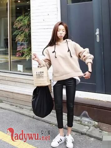皮裤搭配什么衣服好看