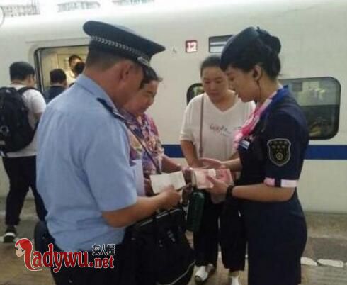 旅客丢现金后找回