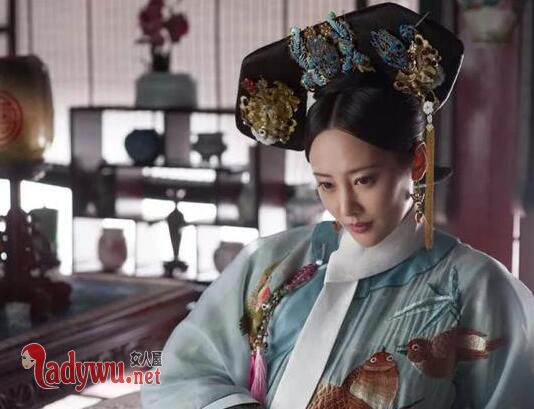 历史上令妃多少岁死的
