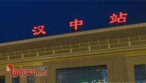 逃犯女扮男装被识破