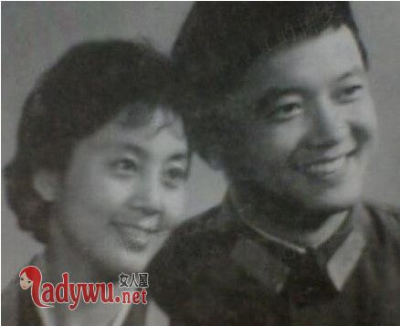 王刚的现任妻子是谁