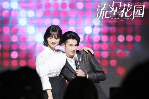 沈月和王鹤棣是情侣吗