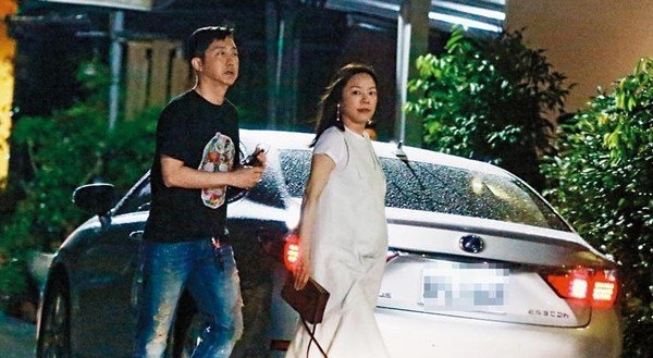 哈林的老婆叫什么名字