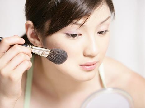 粉底液掉妆如何定妆 