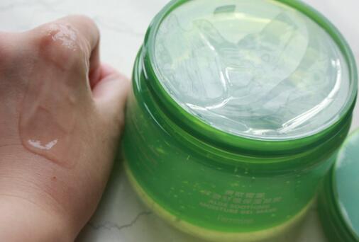 睡前涂芦荟胶过夜好吗