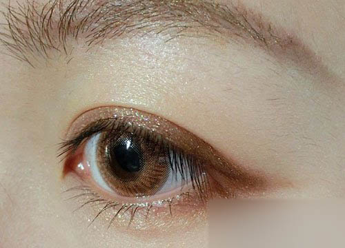为什么眼妆不显色
