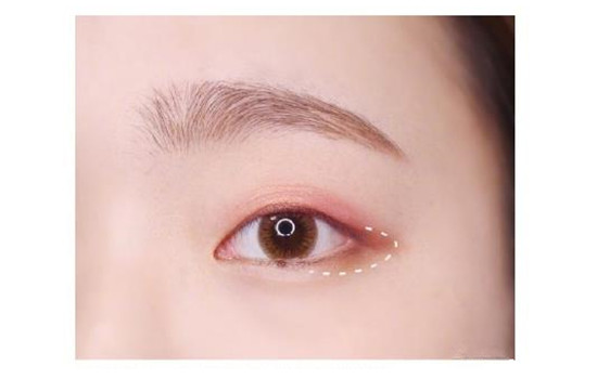 为什么眼妆不显色