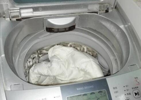 羽绒服可以甩干吗