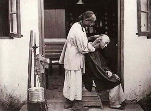 清朝男人头发为什么剃光一半
