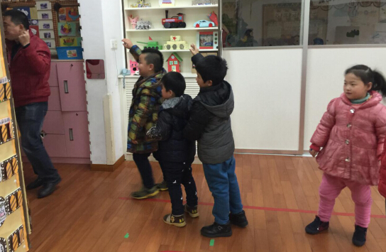 幼儿园家长扮人贩