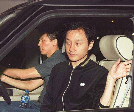 唐鹤德和张国荣什么关系
