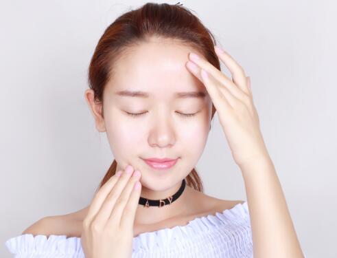 爽肤水适合什么肤质