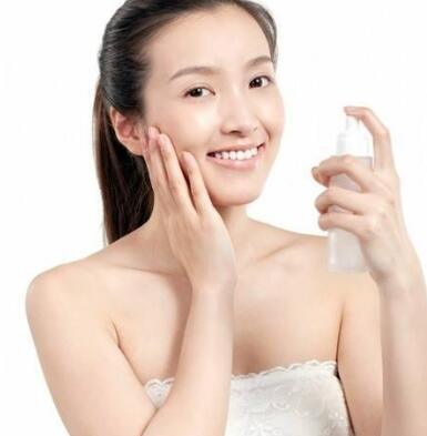 爽肤水适合什么肤质