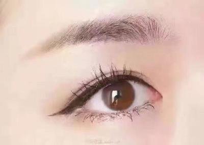 睫毛怎么刷的自然