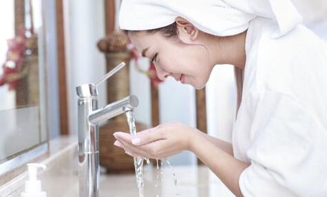 洗面奶怎么用