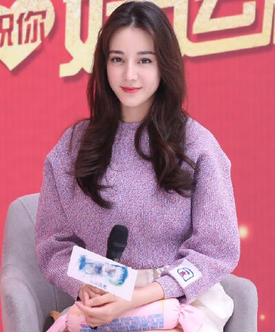迪丽热巴紫色针织衫什么牌子的