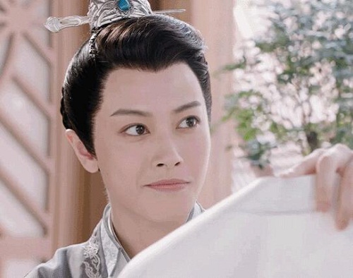 小女花不弃莫若菲是女扮男装吗