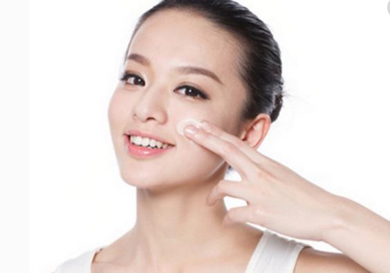 化妆水应该怎么用