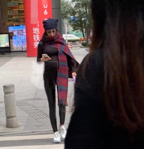 张馨予孕肚首曝光