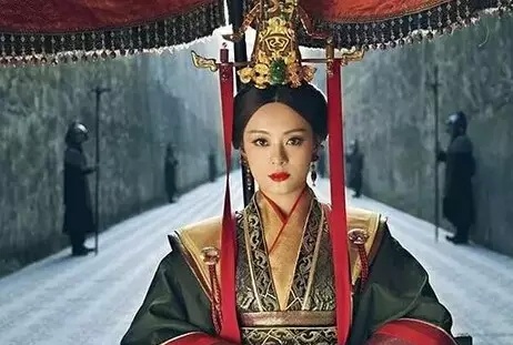 芈月是嬴异人的什么人