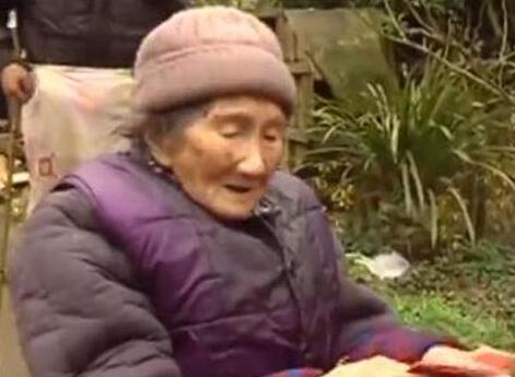 为同村老人发红包