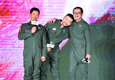 流浪地球吴京是主演吗
