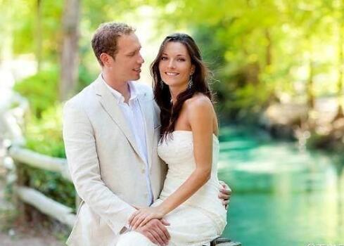 离婚女人还爱你的表现