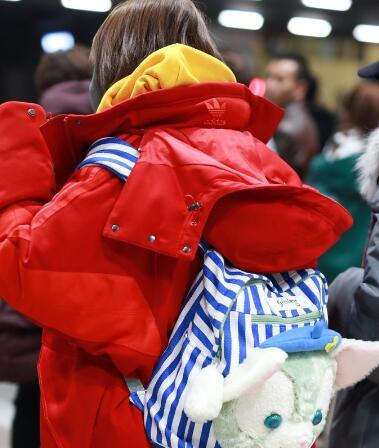 我家那闺女吴昕红色羽绒服什么牌子的