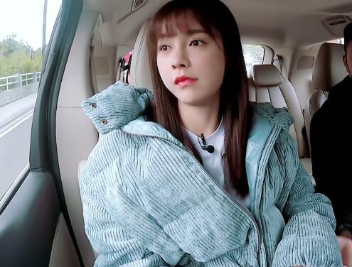 女儿们的恋爱沈梦辰羽绒服是什么牌子的