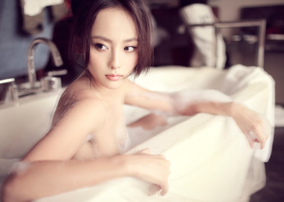 张嘉倪怀二胎大哭