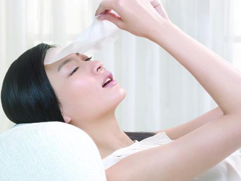 精华液和面膜先用哪个