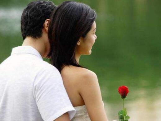 女生吊着你的表现有哪些