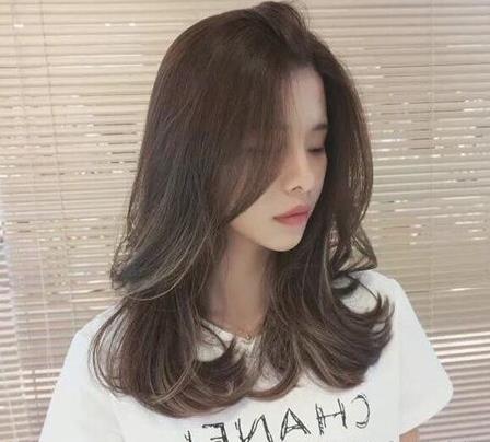 女生头大脸大适合什么发型