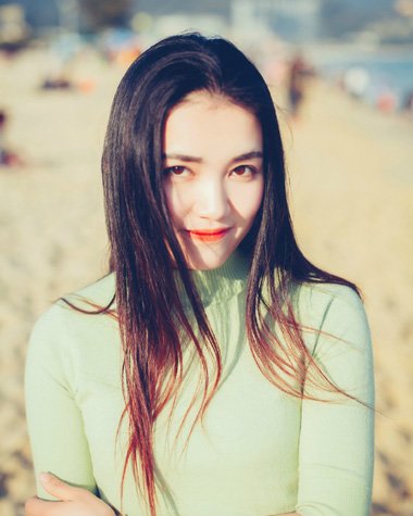 脸大适合直发还是卷发