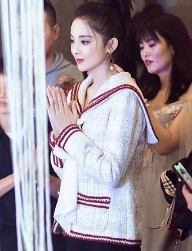 娜扎出席婚礼穿的衣服是什么牌子