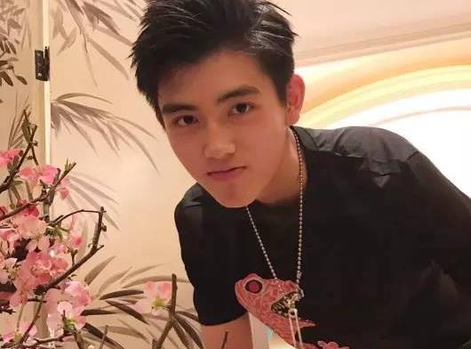 郭京飞和陆毅是亲戚吗