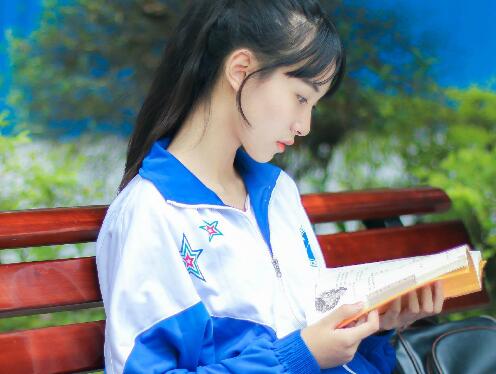高三学生与老师在宿舍的故事