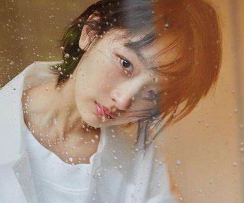 阳台上周冬雨特别出演是女主吗