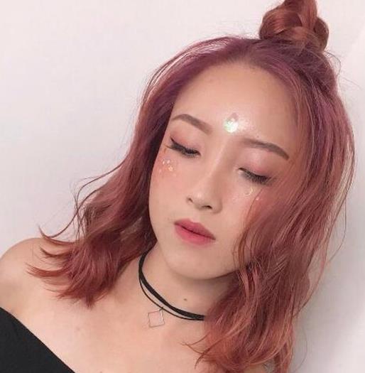 春夏适合染什么颜色