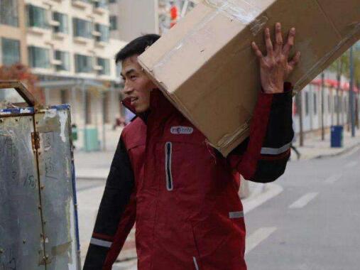 与快递小哥发生的故事
