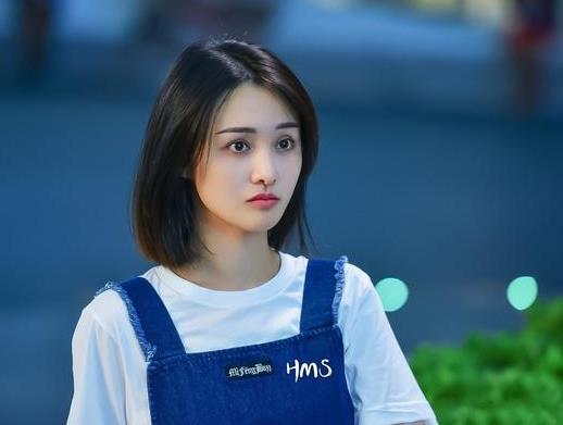 郑爽发布会扇嘴巴