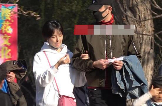 于小彤和陈小纭相差几岁