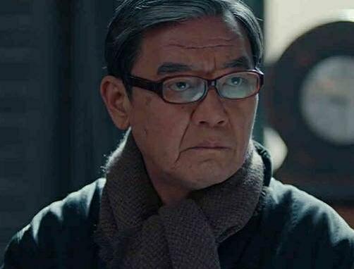 黄金瞳中小马是德叔吗