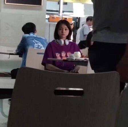 青春斗郑爽同款耳机品牌介绍