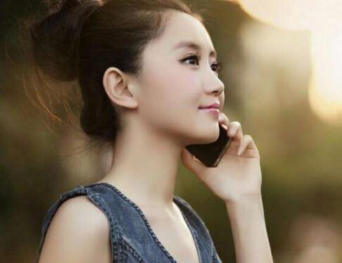 女房东半夜回家敲我房门