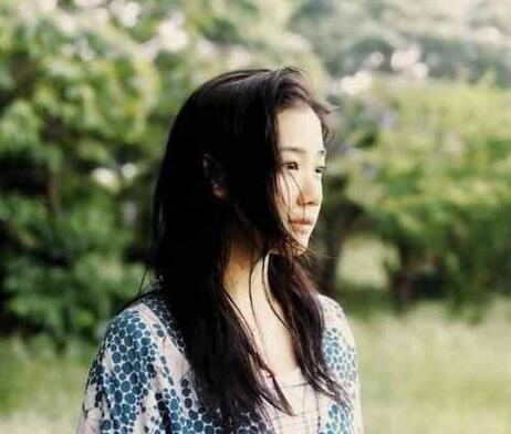 老师把我带去了她房间