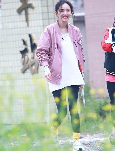 密室大逃脱杨幂同款鞋子什么牌子