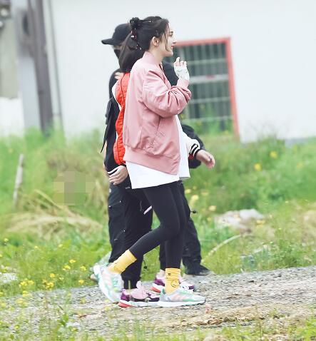 密室大逃脱杨幂同款鞋子什么牌子
