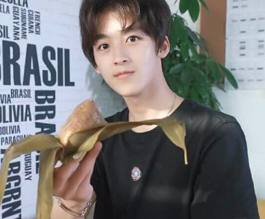 创造营何洛洛哪一年出生