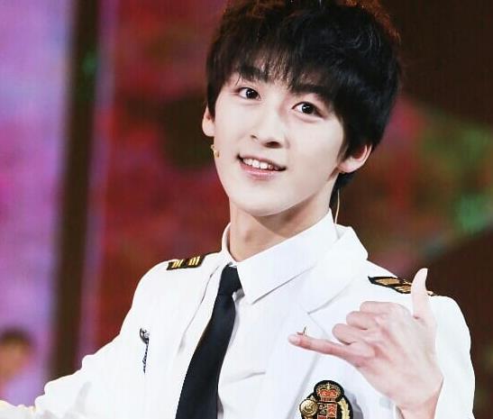 创造营何洛洛哪一年出生